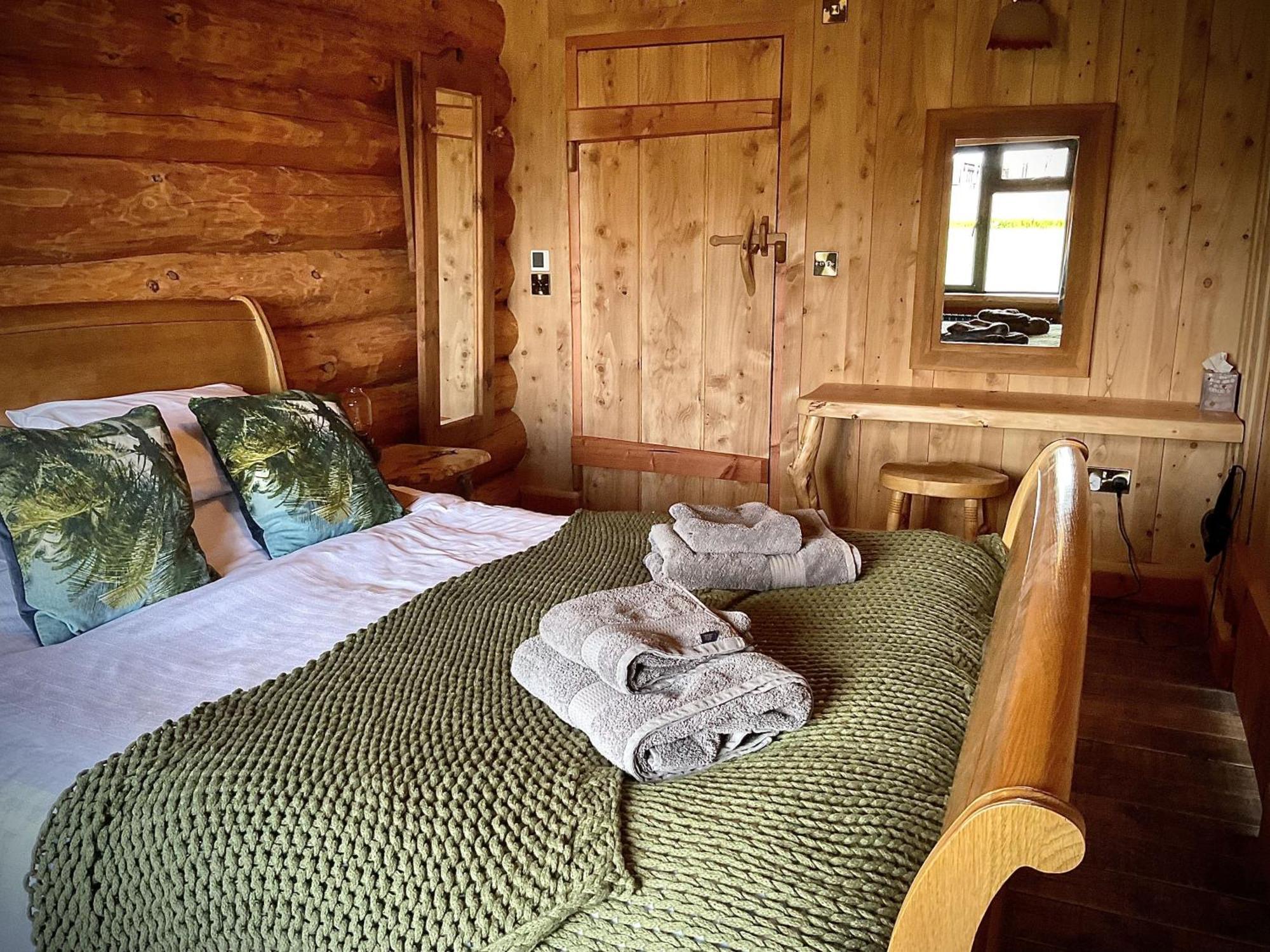 Rowan - Tedstone Log Cabins Бромярд Экстерьер фото