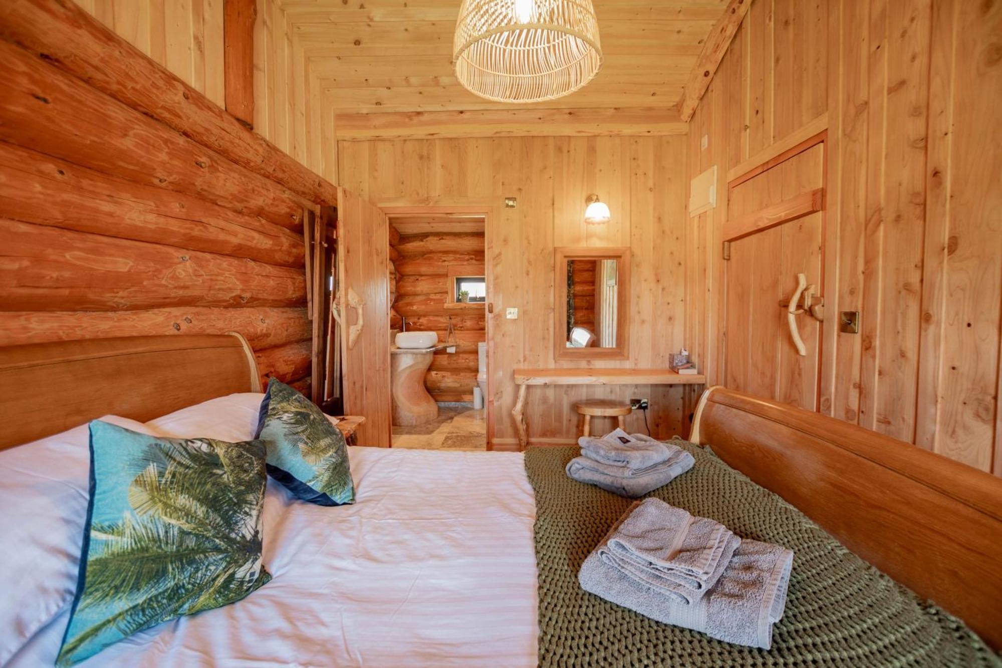 Rowan - Tedstone Log Cabins Бромярд Экстерьер фото